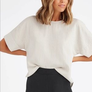 EUC Vetta Girlfriend Shirt in size small